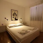 Apartman Draga 17 *