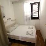 Apartman Draga 17 *